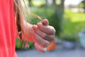 Comment utiliser les graines de fenugrec pour empêcher la chute des cheveux? 