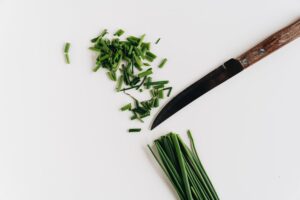 La ciboulette : une herbe aromatique polyvalente et délicieuse.